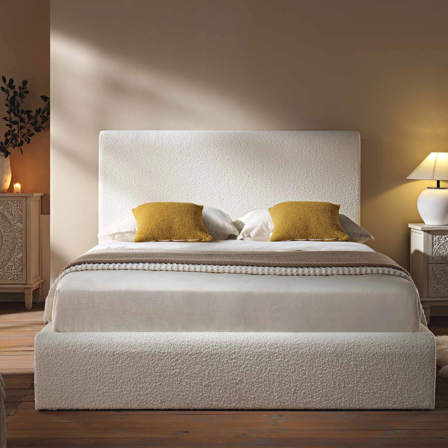 Hampstead Ecru Boucle Curved Bed 4 Hampstead Ecru Boucle Curved Bed - Image 2